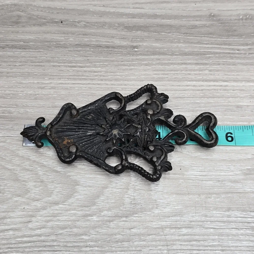 Vintage Wilton Cast Iron Trivet - Hearts & Hooks